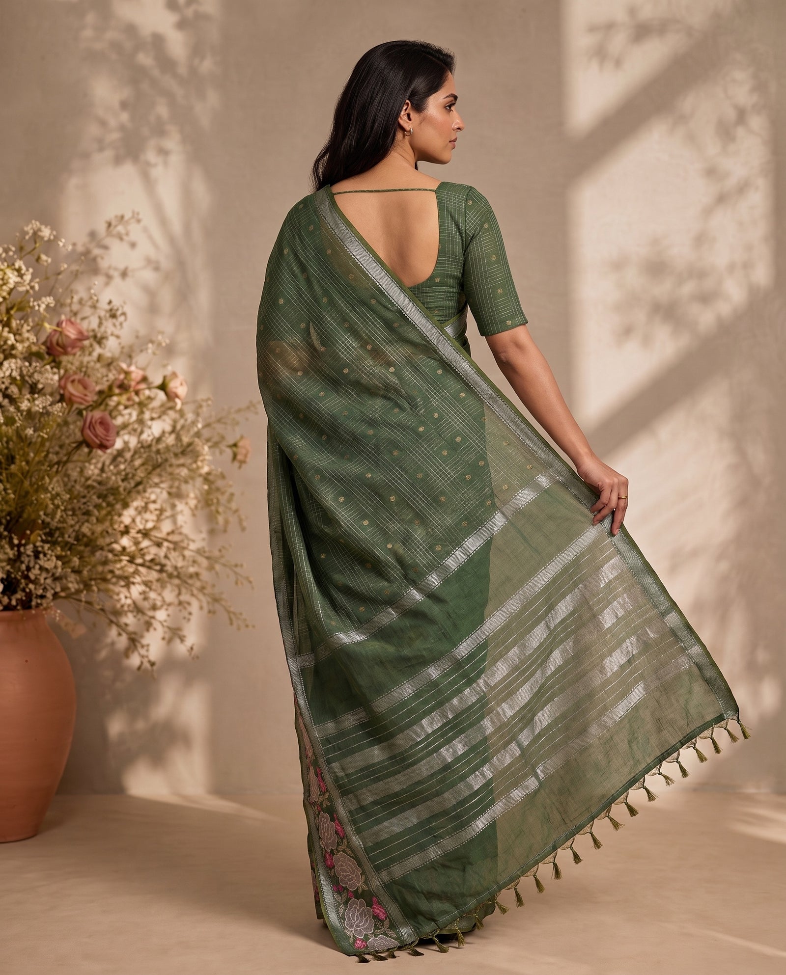 Rear drape view of green pure Mangalgiri cotton saree