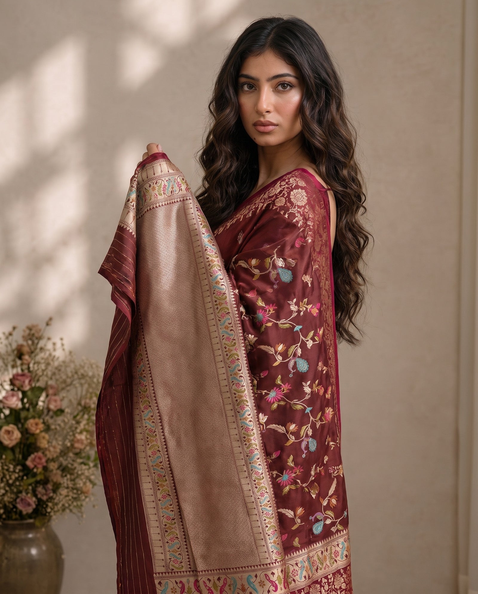 Pallu draped over shoulder with fine woven border