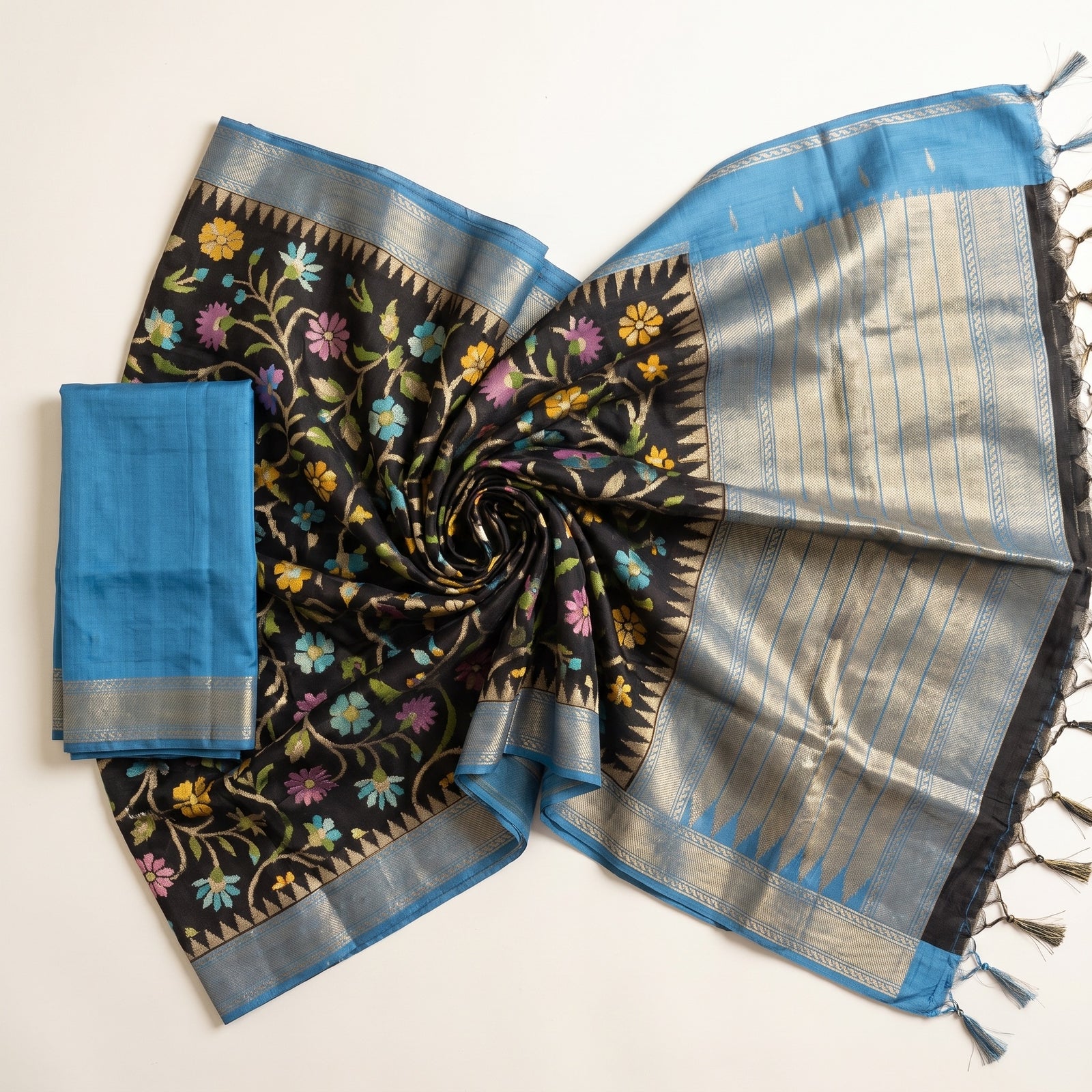 Pallu over shoulder view showing blue and zari woven details