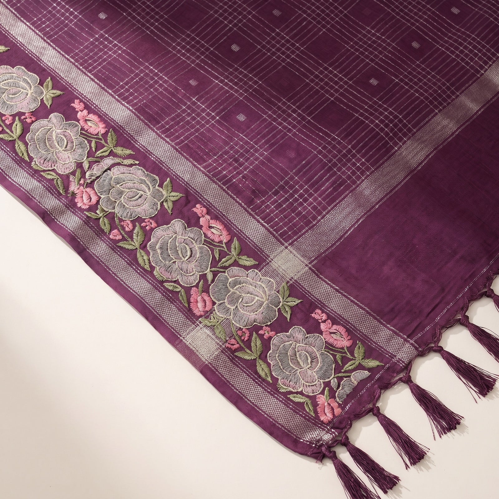 Flat spread of violet pure Mangalgiri cotton saree showing body and pallu