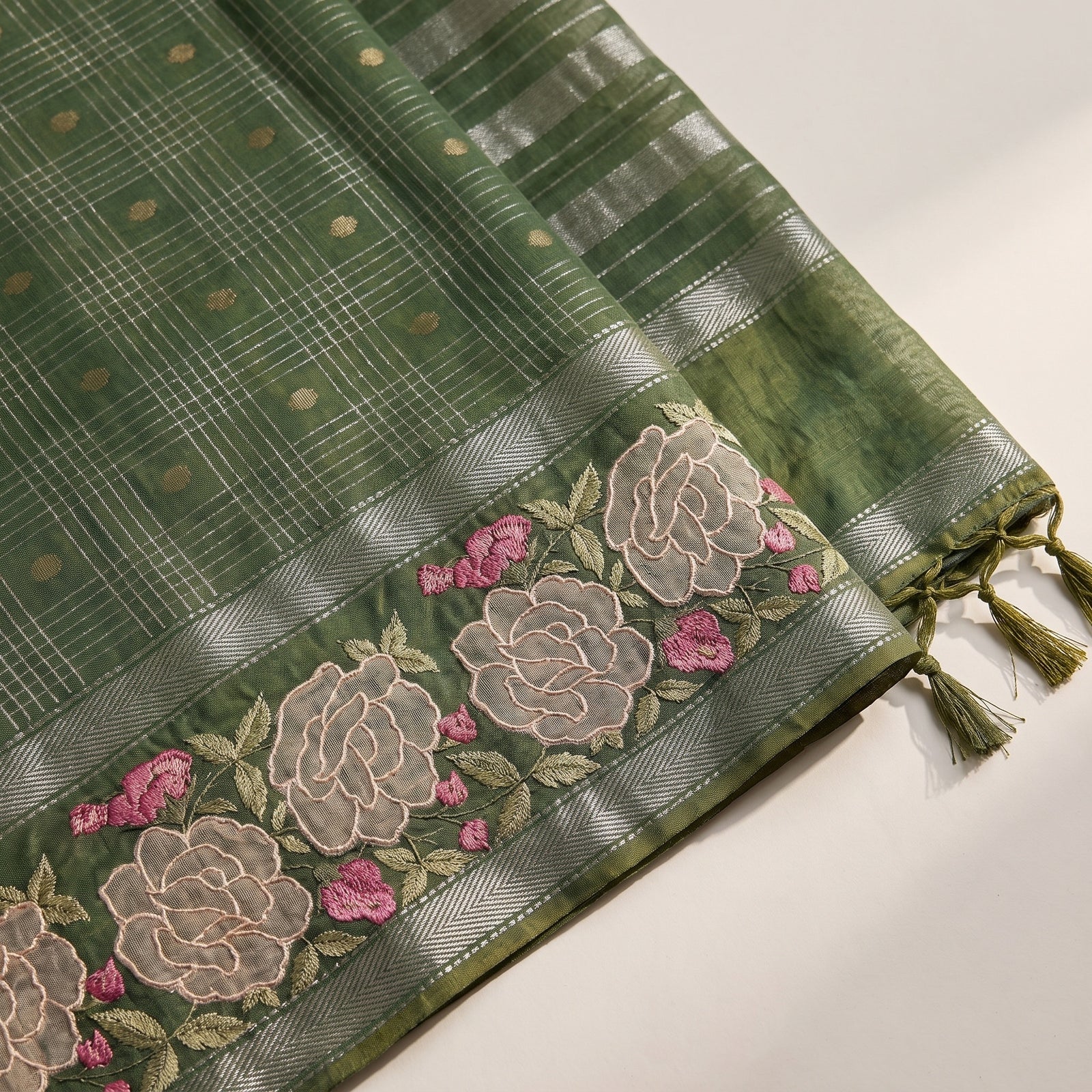Flat spread view of green Mangalgiri cotton saree