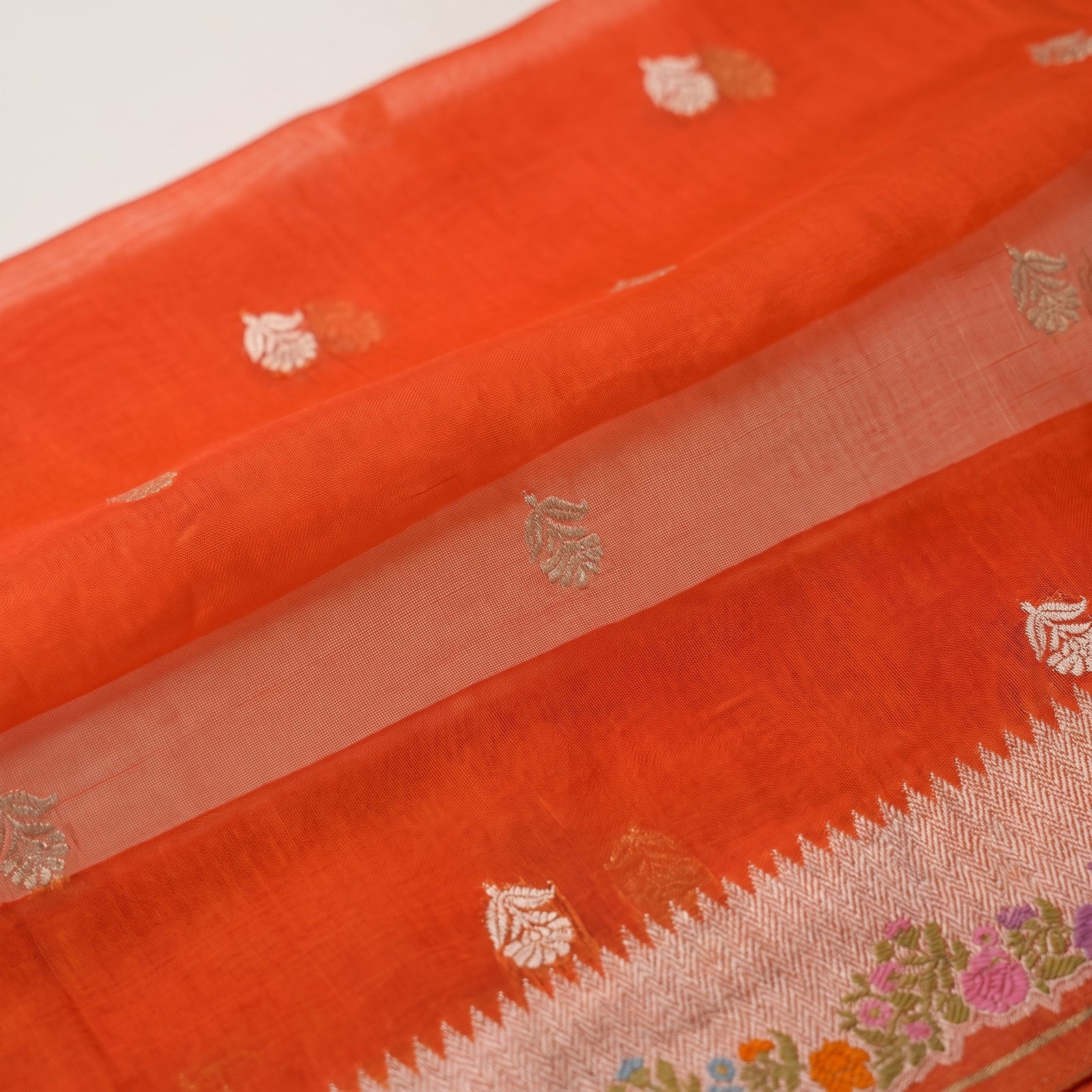 Flat spread view of the orange pure kora saree and pallu section