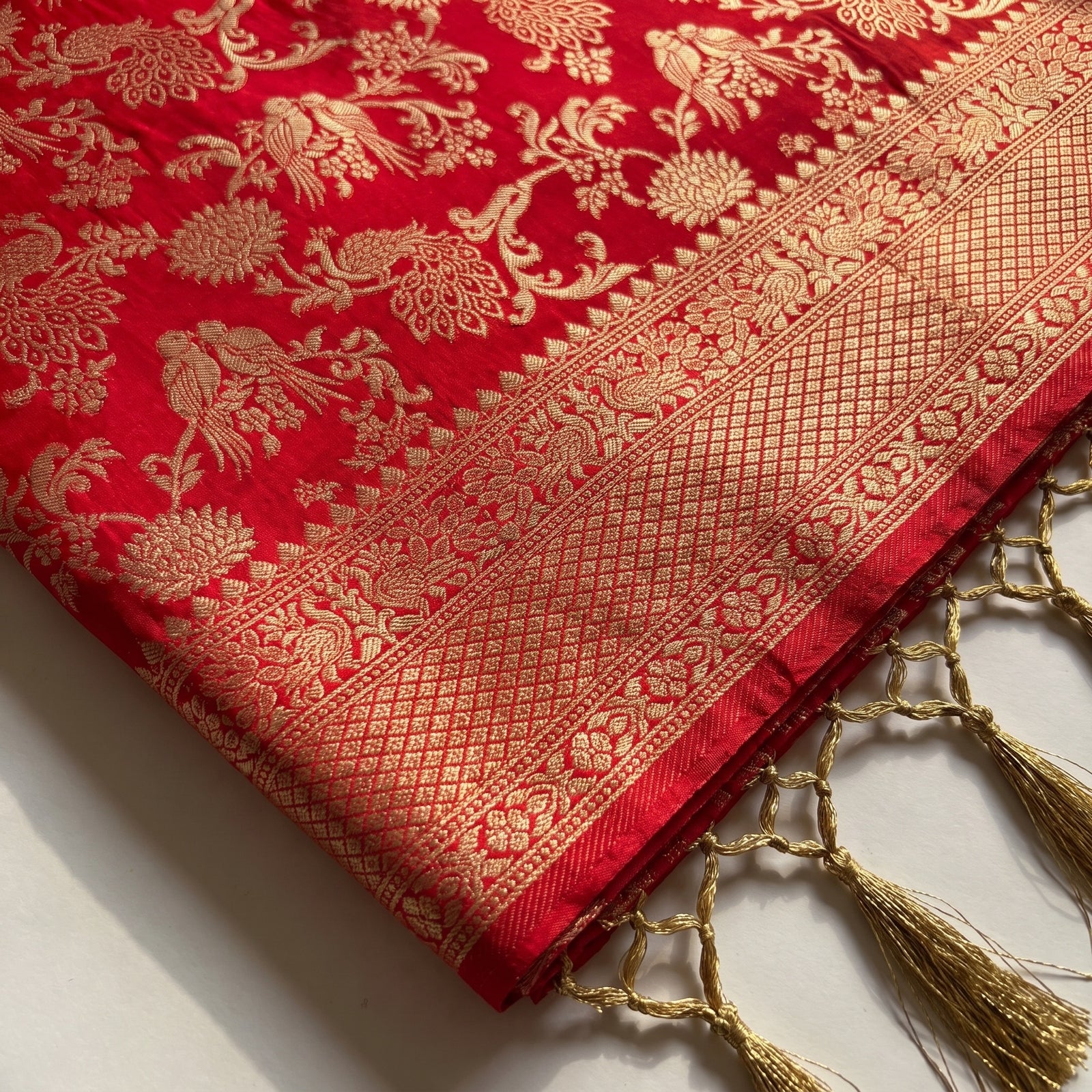 Spread view of the figure woven pallu on Mirchi Red silk saree