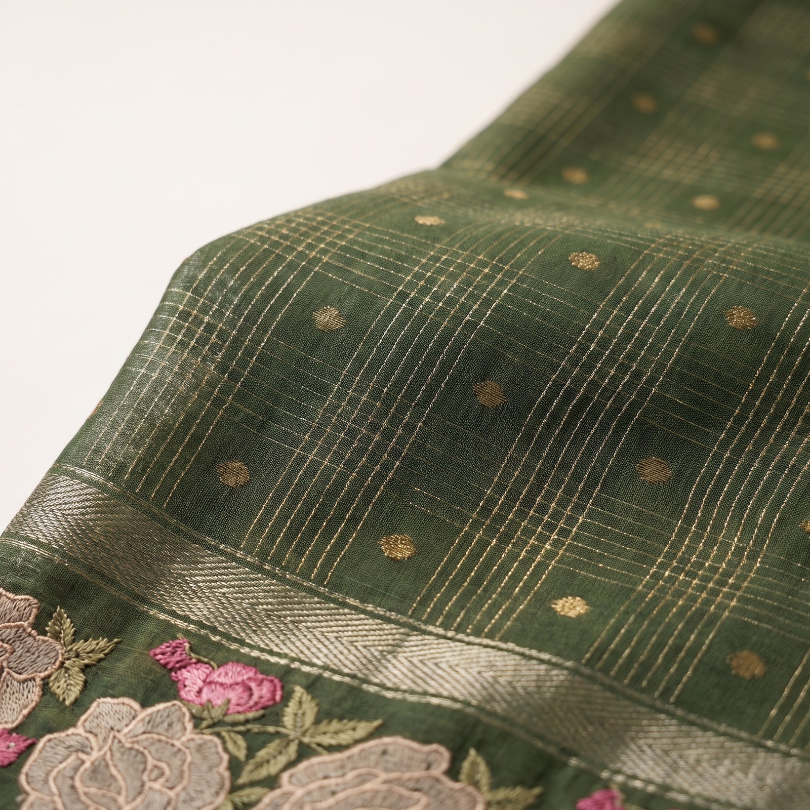 Spread view of green Mangalgiri cotton saree pallu with tassels