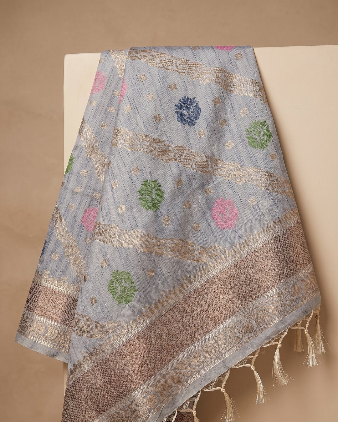 House of Diya Chinniya Tussar ash saree body detail