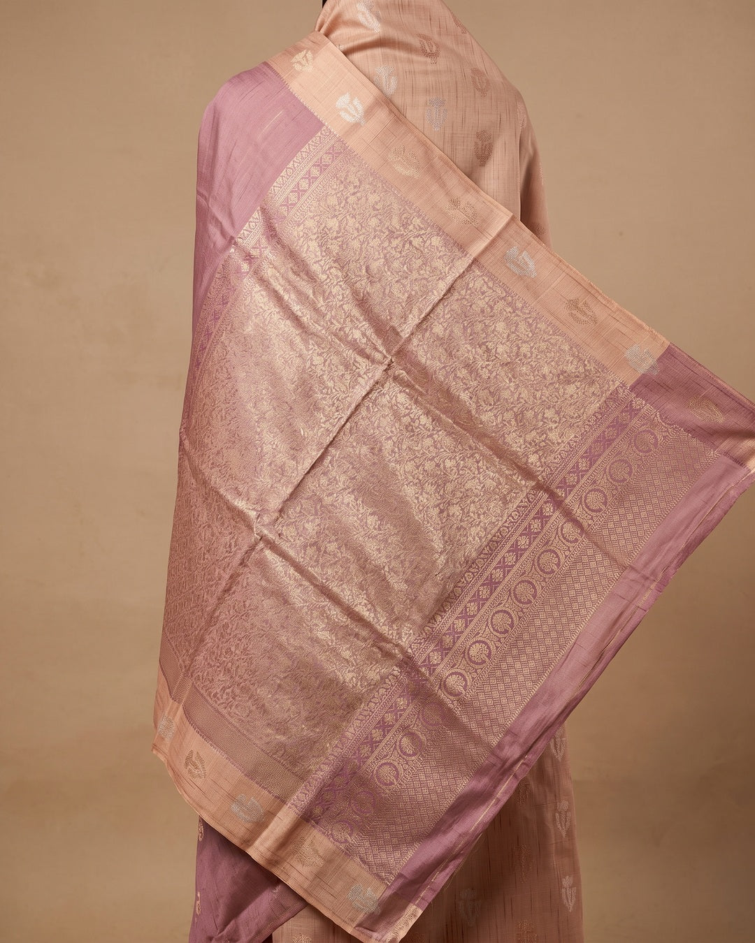 House of Diya Khadi off shade saree pallu detail